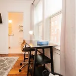 Stylish 2br W Full Kitchen, Laundry & Cen Air *