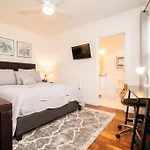 Stylish 2br W Full Kitchen, Laundry & Cen Air *