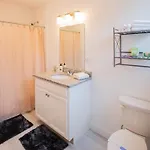 Apartment Stylish 2br W Full Kitchen, Laundry & Cen Air *