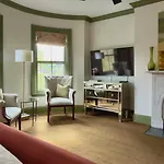 Clarendon Square Bed & Breakfast