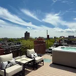 Clarendon Square Bed & Breakfast 4*