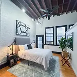 Expansive Back Bay Loft, Sleeps 4, 1B1B