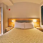 Charlesmark Hotel