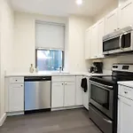 Two-Bedroom On Arch Street Apt 5C