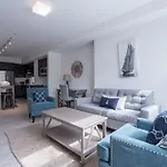 One-Bedroom On Beacon Street Apt 208