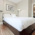 Three-Bedroom On Egmont Street Apt 6
