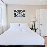 Three-Bedroom On Egmont Street Apt 6