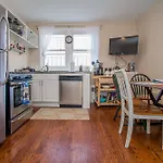 2 Bedroom In Downtown Boston Close To South Station And Chinatown