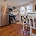 2 Bedroom In Downtown Boston Close To South Station And Chinatown