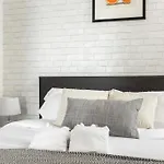 One-Bedroom On Boylston Street Apt 11