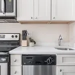 Studio On Arch Street Apt 4E