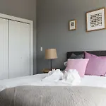 Three-Bedroom On D Street Apt 20
