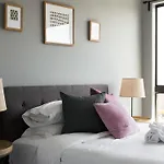 Three-Bedroom On D Street Apt 20