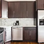Three-Bedroom On D Street Apt 20