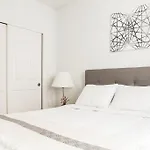 One-Bedroom On Warrenton Street Apt 16