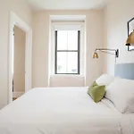 Two-Bedroom On Newbury St Apt 41
