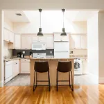 Two-Bedroom On Newbury St Apt 41