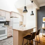 Two-Bedroom On Newbury St Apt 41