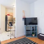 Charming 2 Bedroom Apartment By The Green Line With Private Parking