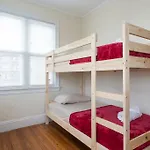 Super Location 2 Bedroom By The Green Line With Parking Spot