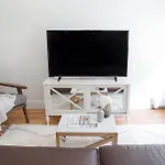 One-Bedroom On East Springfield Street Apt B