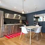 Cdc Cieaning, Modern, Spacious, 2 Bedroom With Balcony