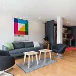 Cdc Cieaning, Modern, Spacious, 2 Bedroom With Balcony