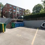 Cdc Cieaning, Modern, Spacious, 2 Bedroom With Balcony