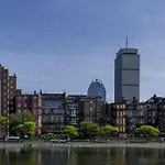 Cozy Garden Level Apartment, Walking Distance To Boston Famous Scenes, Charles River, Mit, Fenway