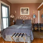 Bed & Breakfast The Gryphon House Boston