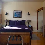 Bed & Breakfast The Gryphon House Boston