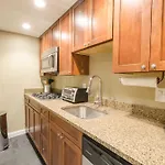Back Bay Beacon Apartment *