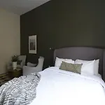 Studio On Arch Street Apt 2E