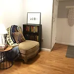 ~*Pet Friendly 30Min To Downtown*~ The Bostonian