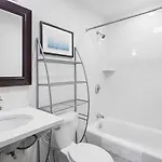 Apartment Temple Place 2+3 *