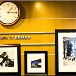 Hampton & Crosstown Center 3* Boston