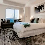 Global Luxury Downtown Apartment *
