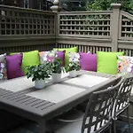 Clarendon Square Bed & Breakfast 4*