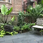 Clarendon Square 4*