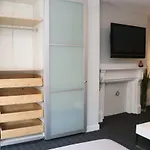 Stylish On Newbury Street, #10 Apartment *