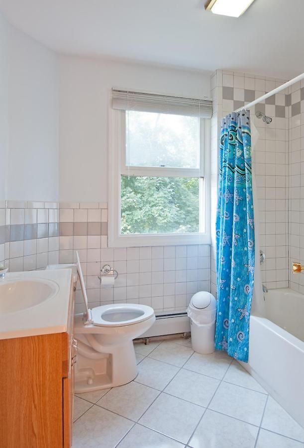 Modern Beautiful Apartment-5 Beds-full Kitchen-parking-super Clean-great For Groups Apartment