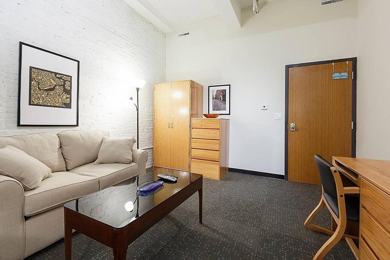 Studio Ready 4 Students & Traveling Professionals! 310 *