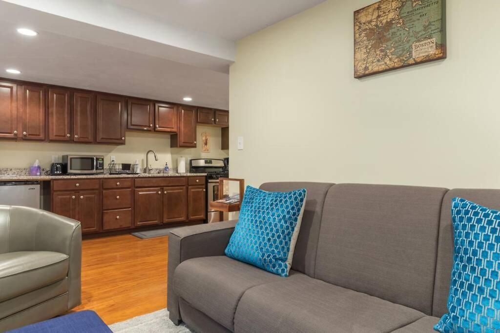 Apartment Parking - Private Entrance - King Beds *