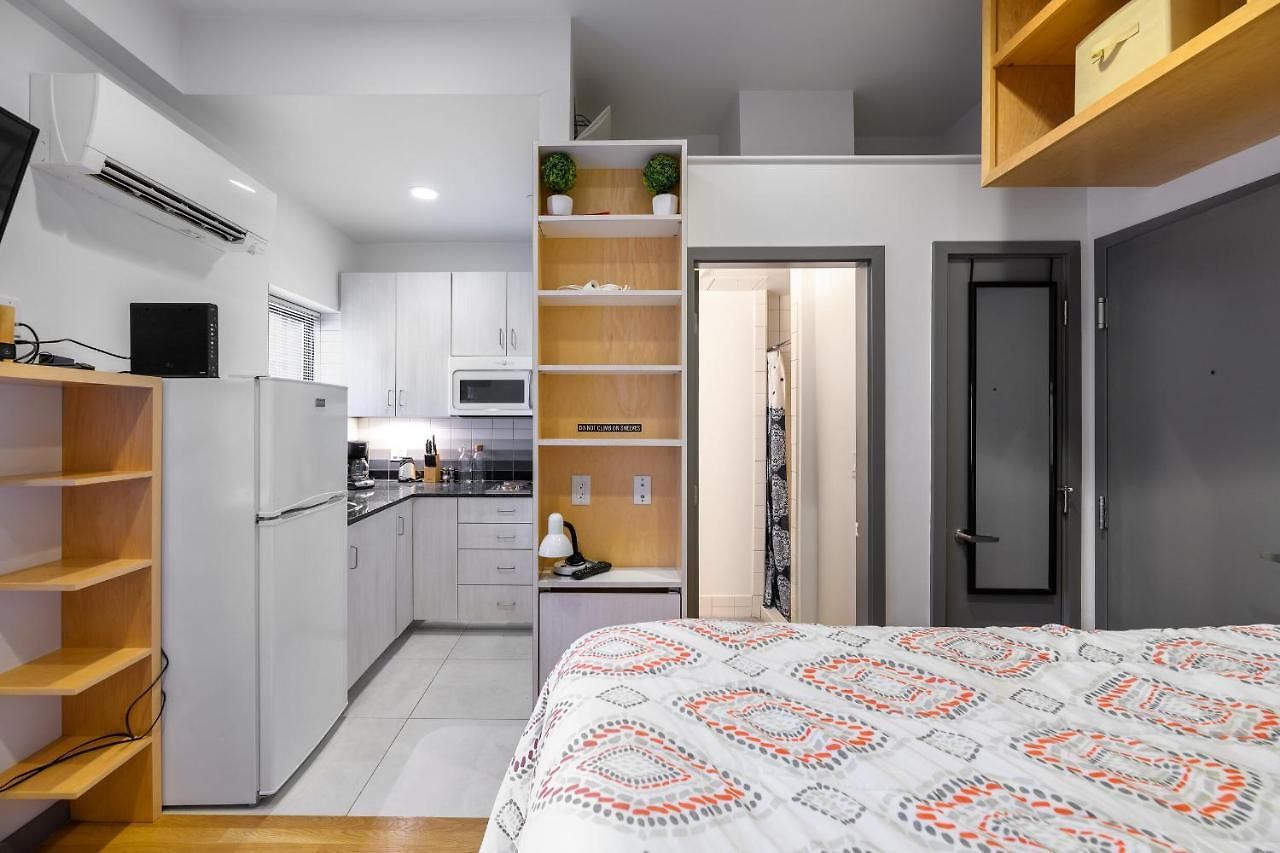 Small Fully Equipped Contemporary Near Mgh