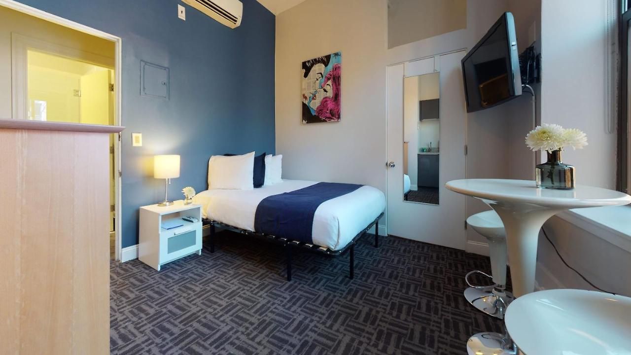 Stylish Downtown In The Southend, C.ave #43 3*