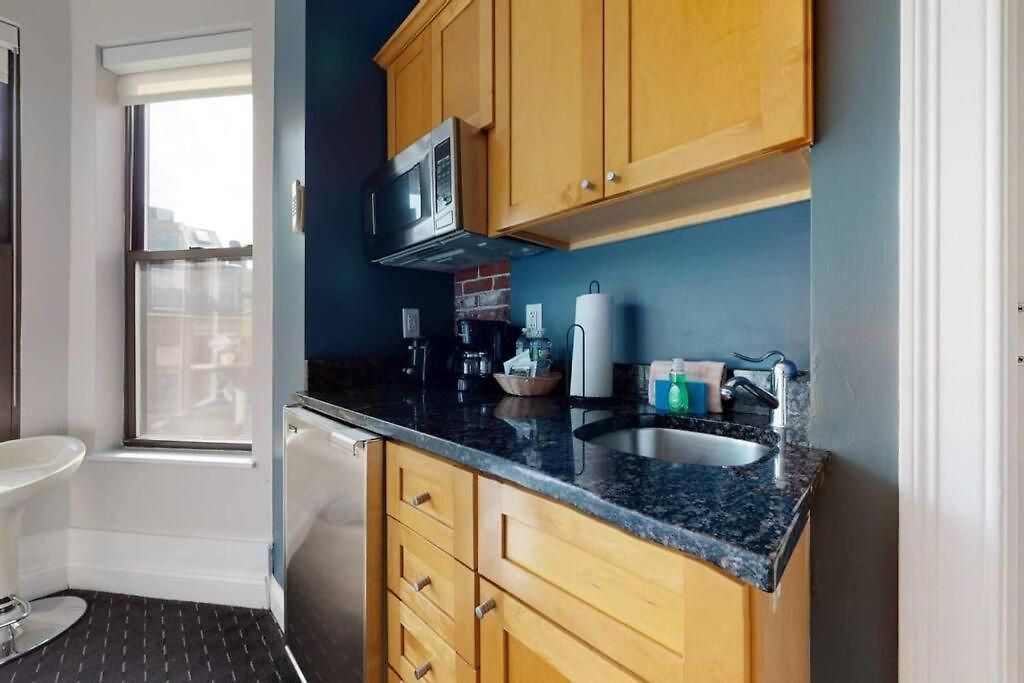 Centrally Located In The Southend, #25 3* Boston