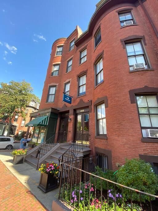 Centrally Located In The Southend, #25 3* Boston