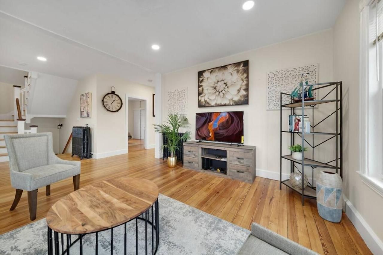 5br 2bh Bright & Spacious In Brighton