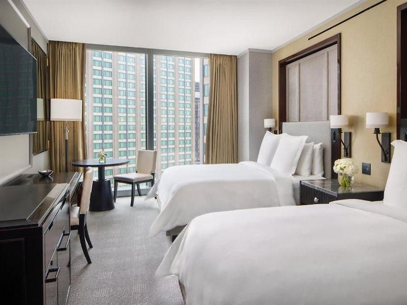 Four Seasons One Dalton Street, Hotel 5*