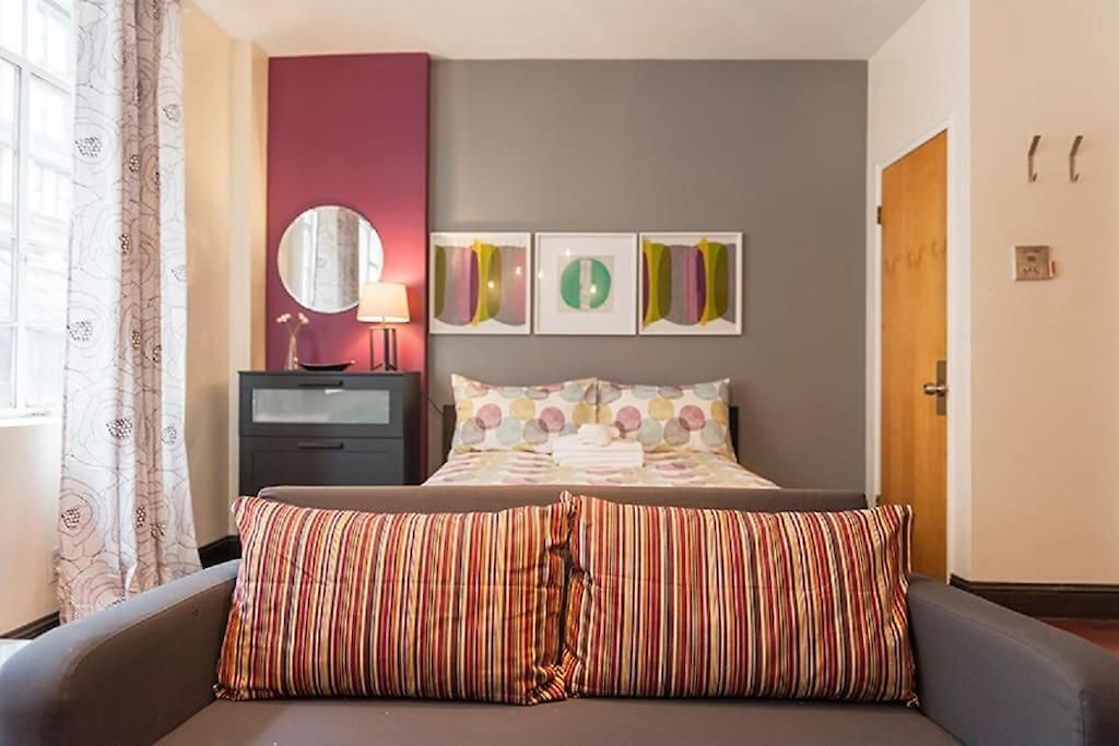 Downtown Apt, Lots Of Natural Light